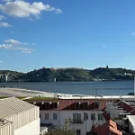 Belem With Tagus River View Apartamento *